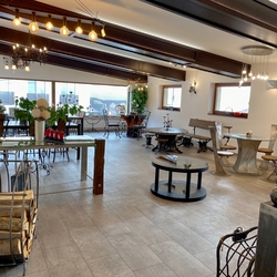 Atelier d'art de la forge UKOVMI � showroom � mobilier forg� et en acier inoxydable design, �clairage, bougeoirs...