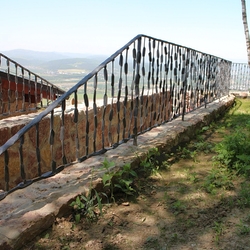 Garde-corps forg� sur le site de pèlerinage Butkov