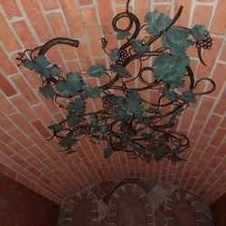 Chandelier de luxe �Vigne� � suspension con�ue pour la cave à vin