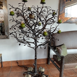 Œuvre d'art - bougeoir forg� à la main Tentation, fabriqu� sur mesure pour un client.