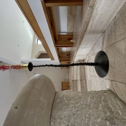 Bougeoir forg� dans l'�glise du Christ Roi à Pre�ov � ferronnerie sacr�e