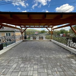 Garde-corps en fer forg� dans le carport � garde-corps ext�rieur