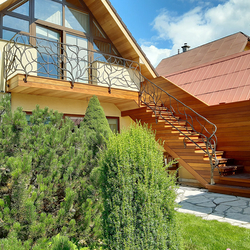 Balustrade forgée à la main originale comme bijou de la maison de campagne - balustrade exclusive en extérieur Balustrade forgée à la main originale comme bijou de la maison de campagne - balustrade exclusive en extérieur