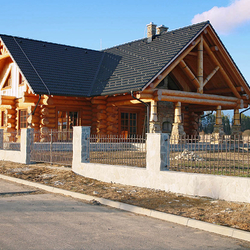 Cl�ture forg�e pour une cabane en rondins - Grand-mère - portail et cl�ture forg�s à la main