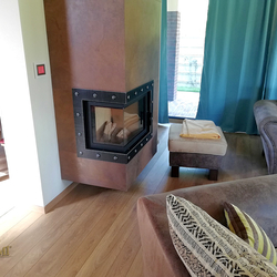 Maison familiale dans un style industriel, compl�t�e par des cr�ations forg�es à la main de l'atelier d'art et de design UKOVMI