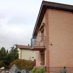 Luminaires de luxe forg�s à la main dans l�ext�rieur d�une maison familiale