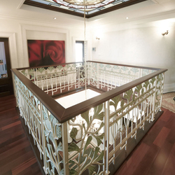 Balustrade forg�e exceptionnelle dans l'int�rieur d'une maison familiale au style historique