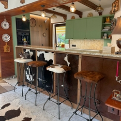 Tabourets de bar forg�s à la main avec assises en cuir de vache