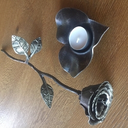 Bougeoir en forme de cœur avec une rose � un cadeau unique pour les femmes.