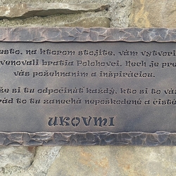 D�dicace des frères Polohovci de UKOVMI � plaque en fer forg�
