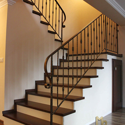 Garde-corps forg� int�rieur - garde-corps simple dans une maison familiale