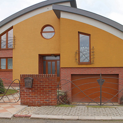 Balustrades extérieures forgées dans un style moderne fabriquées pour une maison familiale Balustrades extérieures forgées dans un style moderne fabriquées pour une maison familiale