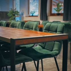 Tables dans le salon du ranch à Kralova Lehota