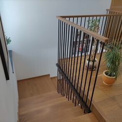 Rampe d�escalier en fer forg� r�alis�e pour une maison familiale dans l�est de la Slovaquie