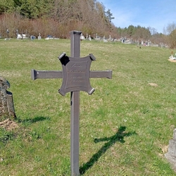 Croix simple sur une tombe