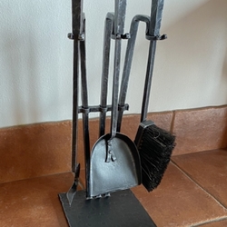 Outils de chemin�e de qualit� fabriqu�s dans l'artisanat du fer UKOVMI