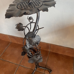 Cendrier forg� avec motif naturel de vigne - cendrier de luxe