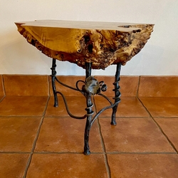 Table design avec un motif de vigne dans la cave à vin � mobilier de luxe