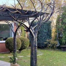 Œuvre d'art - abri pour terrasse construit à partir d'arbres forg�s à la main